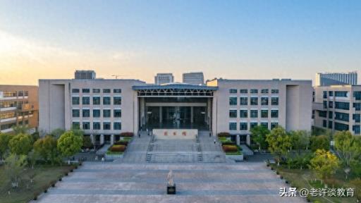 2025年郑州工商学院多少分能考上？请看往年最低分数线-趣考网