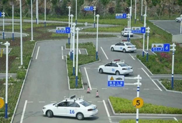 为什么那么多人，跑去学开手动挡的车，学完却开自动挡的车？-趣考网