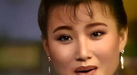 连登春晚24年，却在当红时销声匿迹，宋祖英到底经历了什么-趣考网